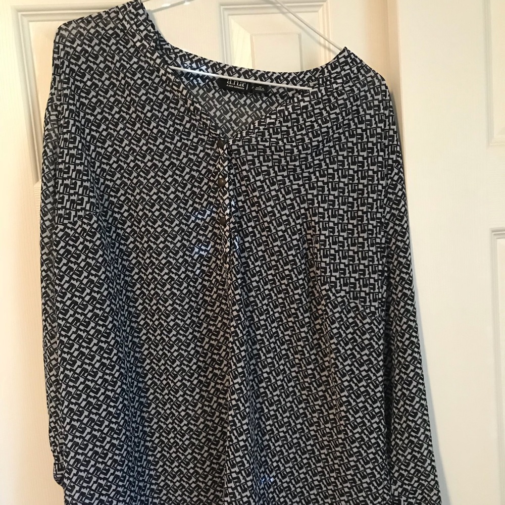 Navy blue and white summery top!
